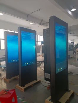 Kosketusnäyttökioski ulkona